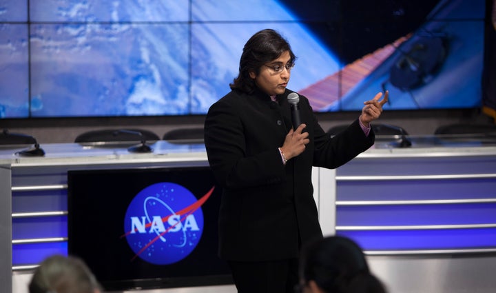<p>Dr. Anita Goel addresses NASA Social attendees during a pre-launch briefing.</p>