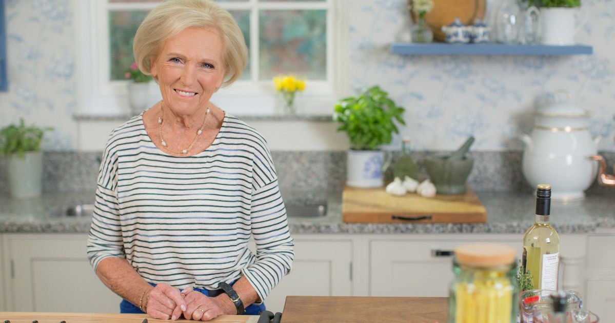 Mary Berry Added White Wine To Her Bolognese Sauce On ‘Mary Berry ...