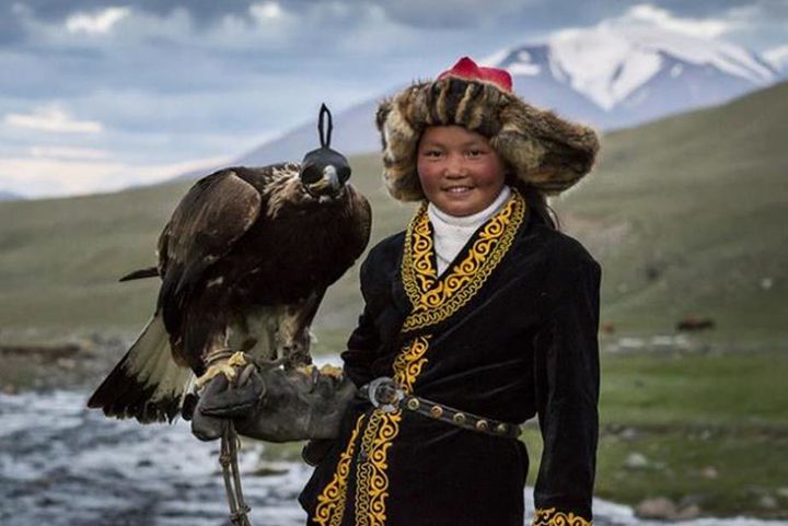 <p>Aisholpan & Golden Eagle, Mongolia</p>