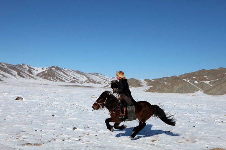 Aisholpan training to eagle hunt