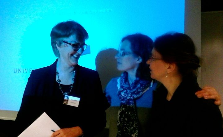 The final presenter Annette Kliewer (left) with organizers Britta Benert and Romana Weiershausen (R).