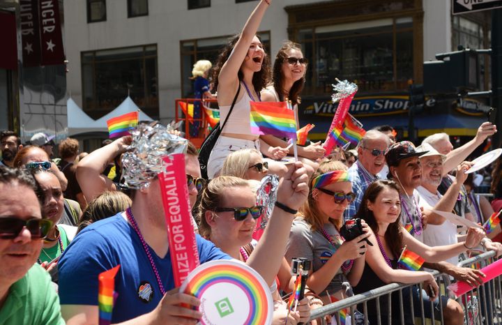 Dear Lesbians And Gays — I M Bisexual And You Treated Me Like Crap Huffpost