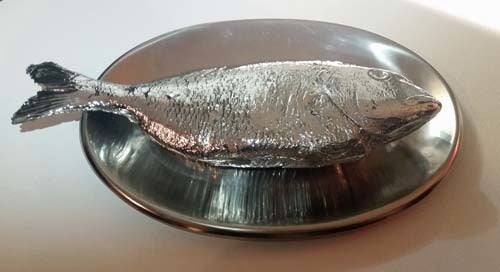 Robert Watts<em>, Fish (1964</em>-65)
Chrome on plaster and metal platter