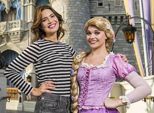Mandy Moore poses with the Disney theme park version of Rapunzel during a recent visit to WDW’s Magic Kingdom.