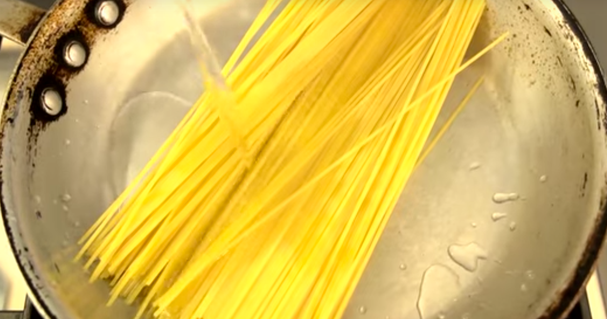 Cook Pasta Faster With This Ingenious Frying Pan Life Hack HuffPost