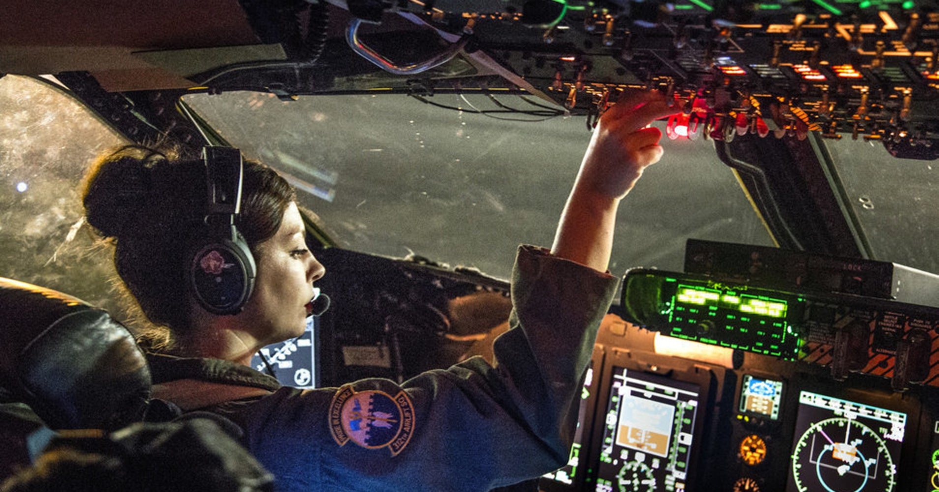 58 FlyAsHell Photos Of Female Pilots HuffPost