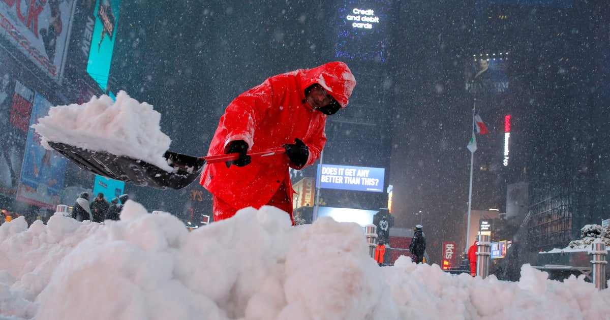 Сугробы в америке. Снежная буря сегодня. Снежная зима. Снежная буря в городе. Шторм сша снег.