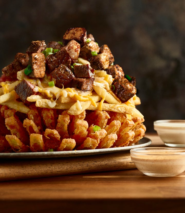 Outback S New Bloomin Onion Has A Truly Terrifying Amount Of Calories Huffpost Life