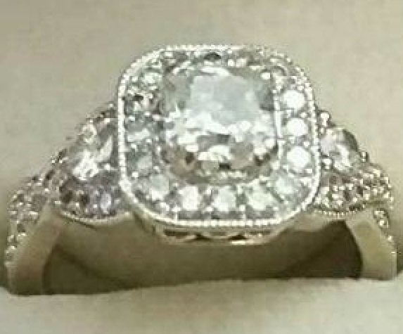 A photo of the ring stolen from Megan Starich.