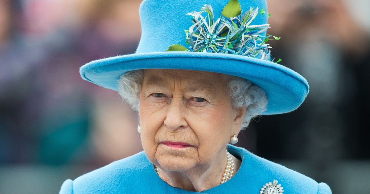 When the queen. Queen Elizabeth II and London Bridge. Почему Королева Великобритании бабушка Европы. Фото Виктории бабушки Европы королевы Англии.