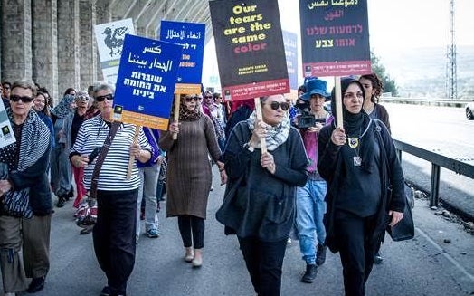 200 Israeli and Palestinian women on a silent walk on the path for peace