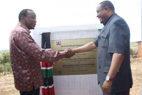 President Kenyatta of Kenya and Prime Minister Hailemariam Desalegn lay the foundation for the Kenya-Ethiopia cross border town of Moyale on 07 Dec 2015