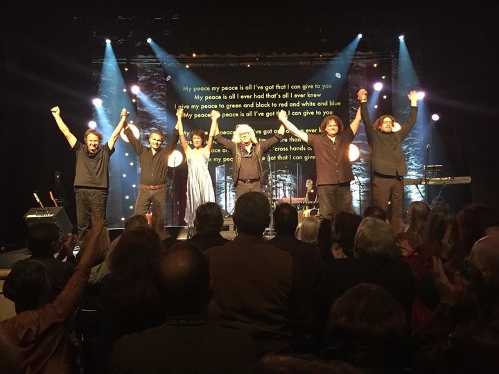 <p>Arlo Guthrie Band. L to R Terry Hall, Bobby Sweet, Sarah Lee Guthrie, Arlo Guthrie, Abe Guthrie, Darren Todd </p>