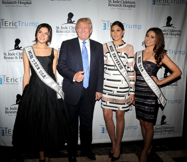 Donald Trump with Miss Universe Gabriela Isler, Miss Teen USA K. Lee Graham and Miss USA Nia Sanchez at Trump National Golf C
