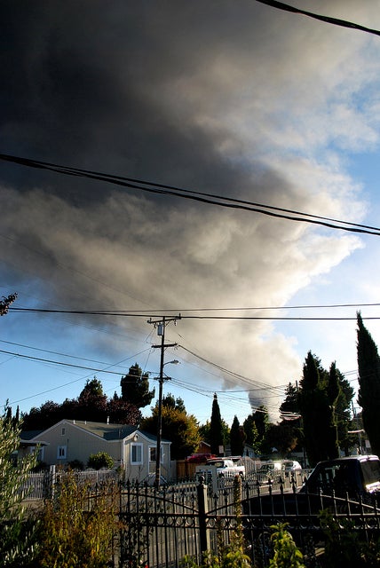 <p>Toxic smoke from the 2012 Chevron refinery fire in Richmond, Calif., that sent 15,000 residents to hospitals. <strong><em>Photo by Nick Fullerton/Flickr</em></strong></p>
