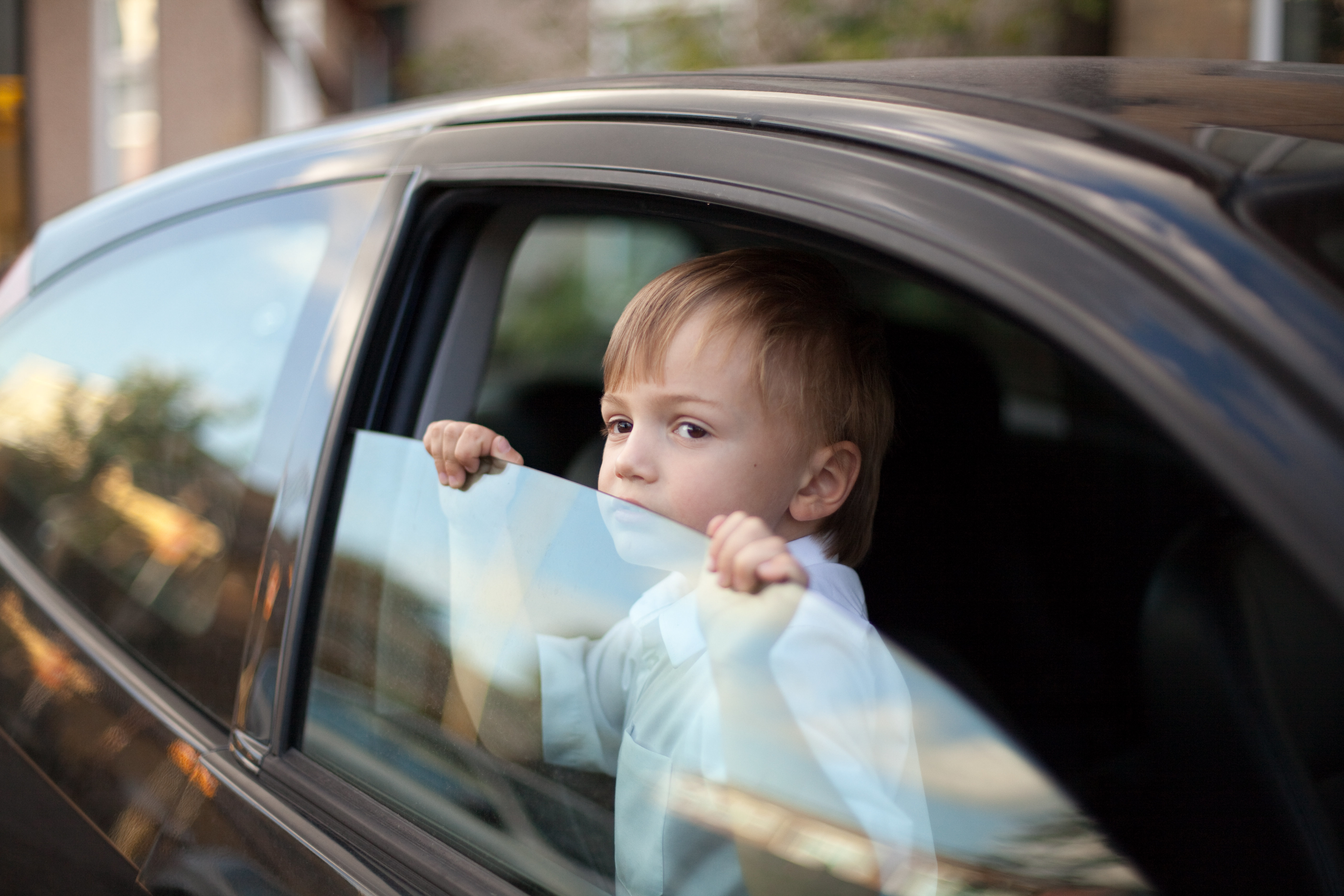 Дети под машину. Машина для детей. Оставление ребенка в машине. Для малышей. Машины. Машины для мальчиков.