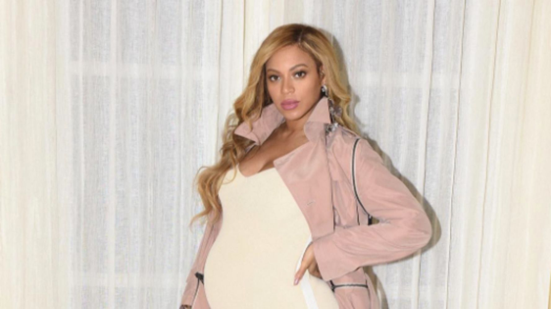 Pregnant Beyoncé Looks Like A Goddess In Her Latest Maternity Photos ...