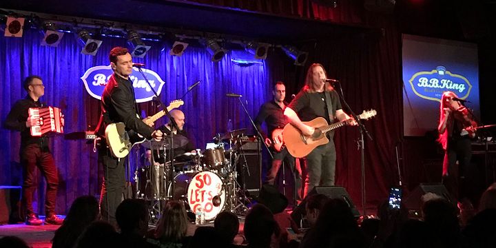 Alan Doyle and The Beautiful Gypsies rock out at B.B. King Blues Club and Grill. Left to right: Todd Lumley, Cory Tetford, Kris Macfarlane, Murray Foster, Alan Doyle, and Kendel Carson.
