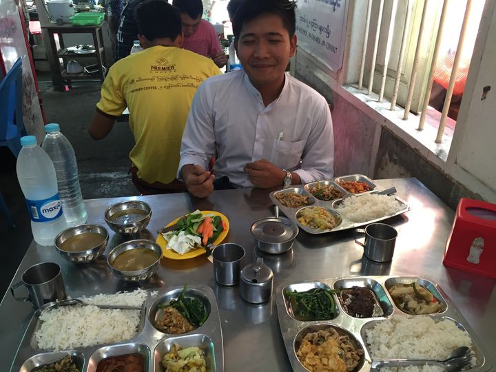 <p>Cheap, DELICIOUS lunch in Mandalay</p>