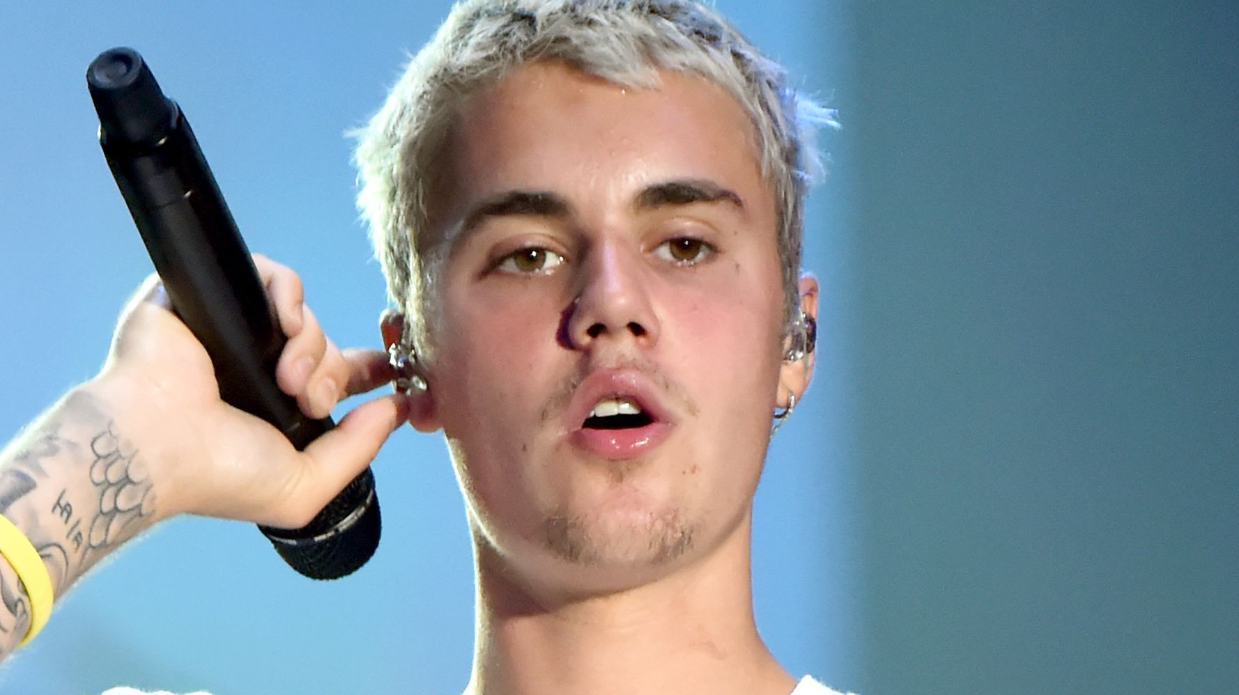 Justin Bieber Shows Off His New Ink While Dancing With One Special Lady |  HuffPost Entertainment