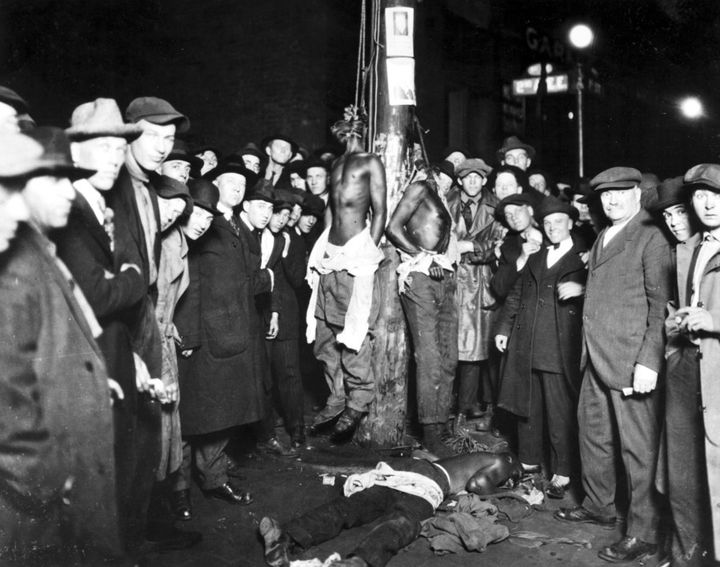 Crowd at 1920 Lynching in Duluth, MN.