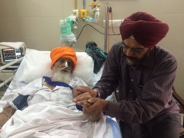 The Punjab Government continues to detain and force-feed Bapu ji at Dayanand Medical College and Hospital in Ludhiana, Punjab. Since the beginning of his hunger strike, he has been force-fed for over 550 days.