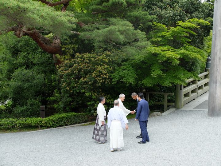 <p>President Obama and Prime Minister Shinzo Abe greet Shinto priests at Ise-Jingu</p>