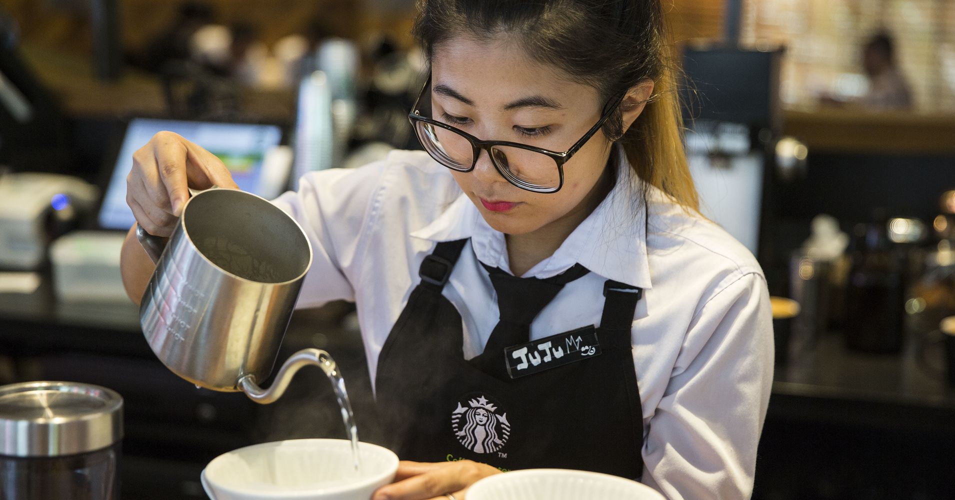 starbucks-gives-corporate-employees-3-times-more-maternity-leave-than