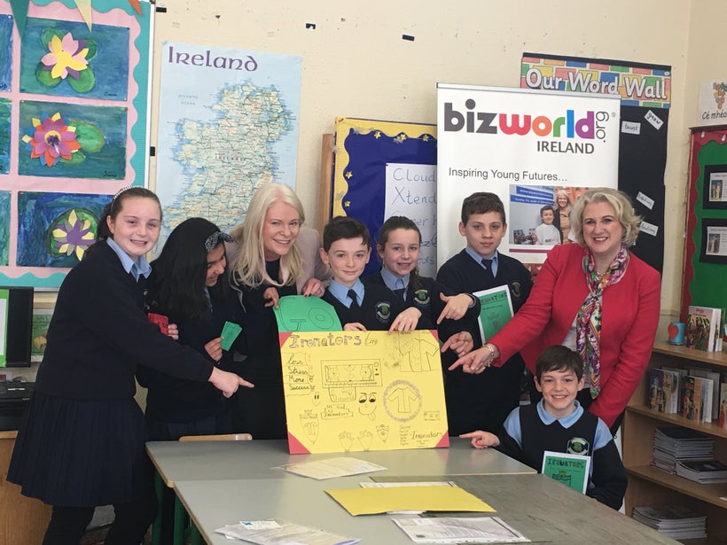 <em>5th Class pupils from St. Mochta’s National School Dublin, with Fiona McKeon, CEO of Bizworld Ireland and Anne Ravan