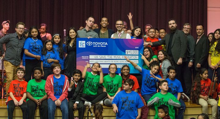 VH1’s Save The Music Foundation visits a school to hand over a donation made possible by support from Toyota.