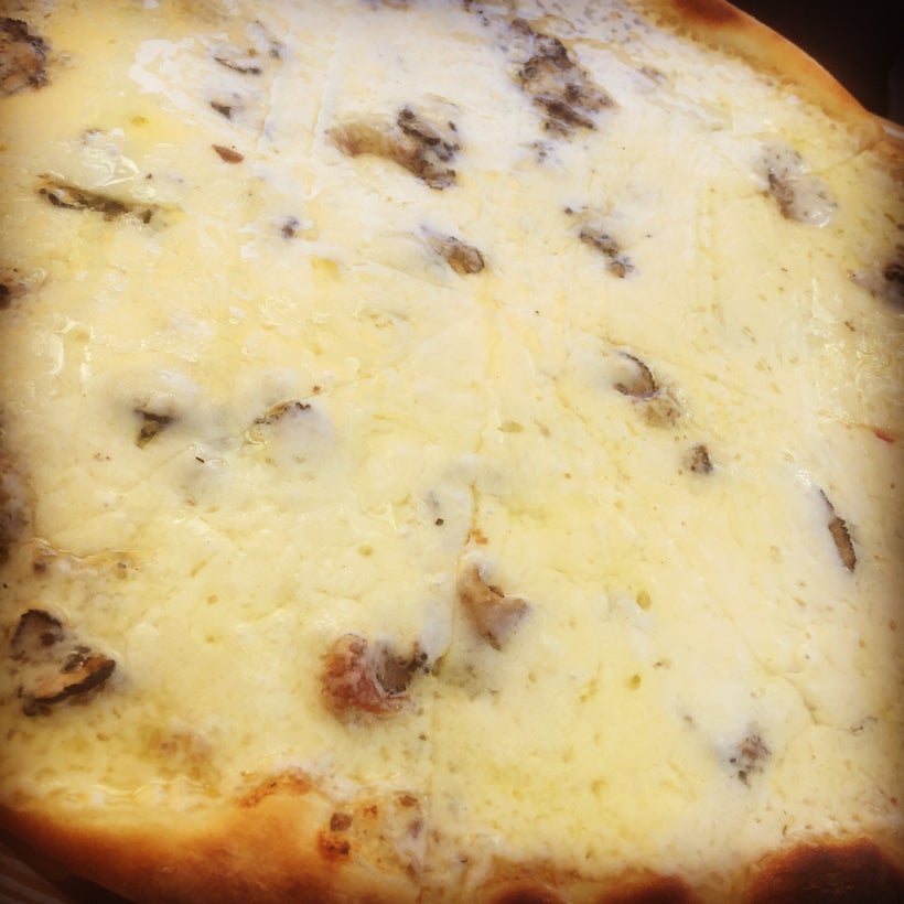 The Tartufo Nero pizza at Serafina Sunset is one of the best “pies” in L.A.