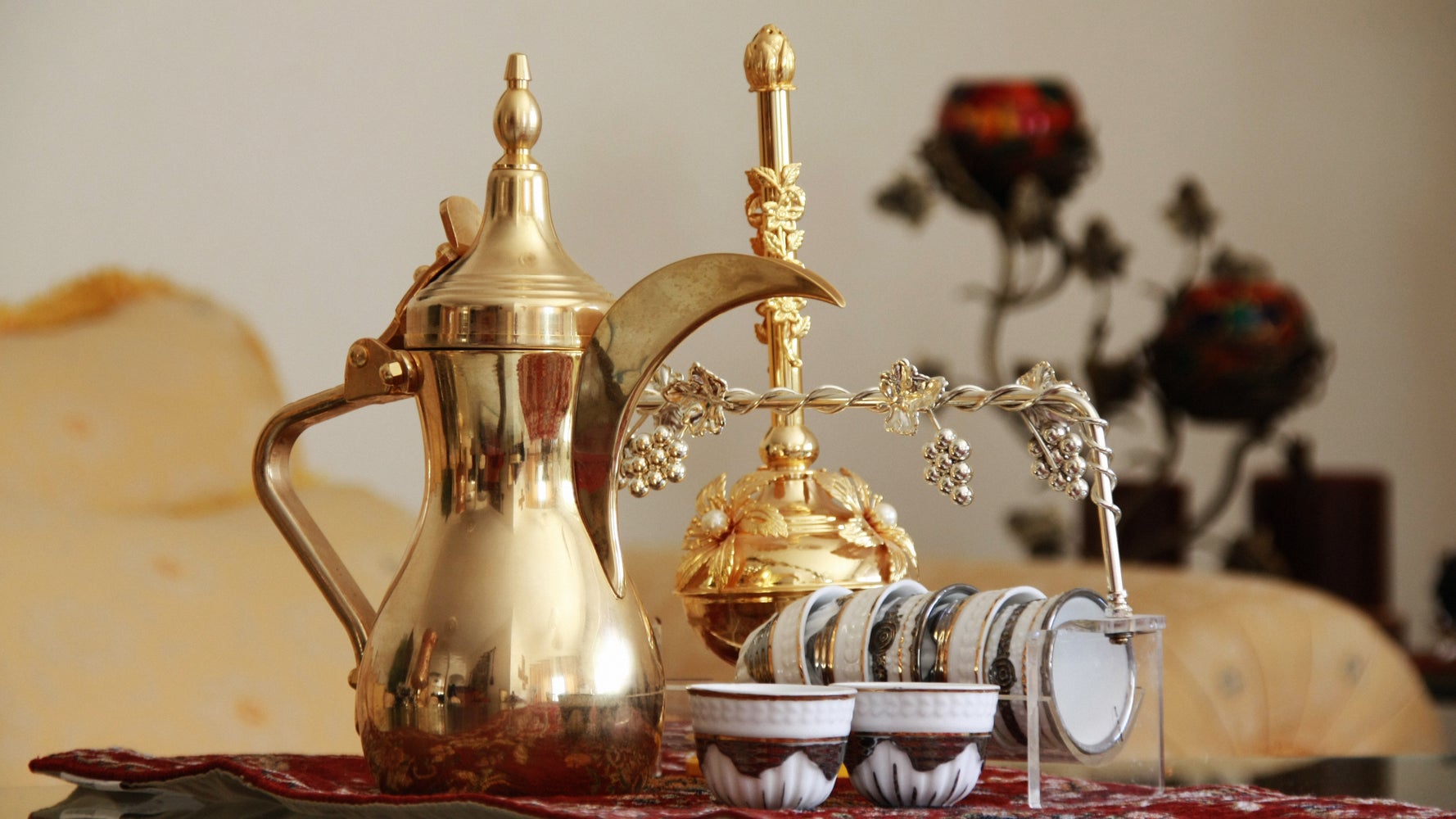 how-to-make-arabic-coffee-the-perfect-drink-for-fans-of-cardamom