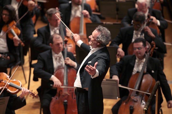 <p>Throughout its rich history, the Cincinnati Symphony Orchestra has given American premieres of works by Debussy, Mahler, Ravel and Bartók and commissioned music from Ives and Copland. Louis Langrée, who has also led the New York Mostly Mozart Festival since 2002, is the latest in a line of Cincinnati’s legendary music directors including Leopold Stokowski and Fritz Reiner.</p>
