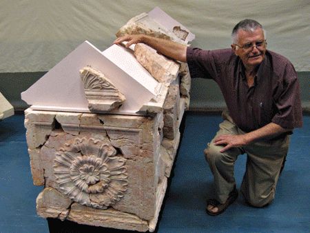 Ehud Netzer discover’s Herod’s sarcophagus (2007)