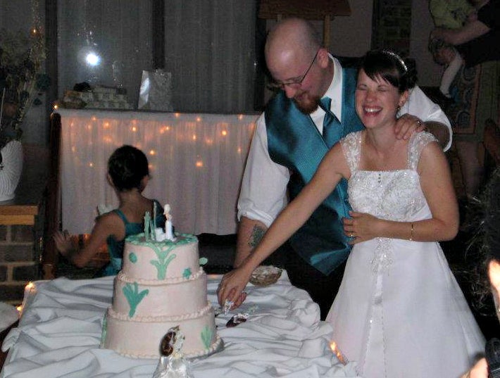 <p>When the wedding cake is a disaster, you just learn to laugh.</p>