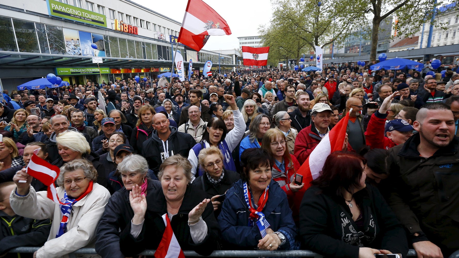 Austria Demands Exemption From EU Migrant Relocation System | HuffPost null