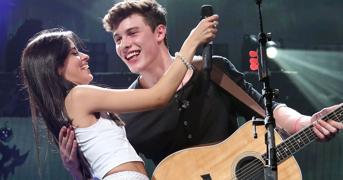She loves to music. Шон Мендес и Камила Кабелло. Shawn Mendes Camila Cabello. Shawn Mendes и Камила Кабелло. Camila Cabello и Шон Мендес.