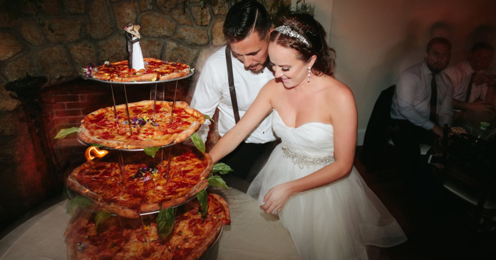 Two Pizza Lovers Got Married And Served Pizza Instead Of Wedding Cake Huffpost