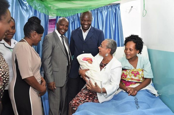 First Lady of Kenya, Ms Margaret Kenyatta holds a new born baby when she visited Makueni County Referral Hospital. 