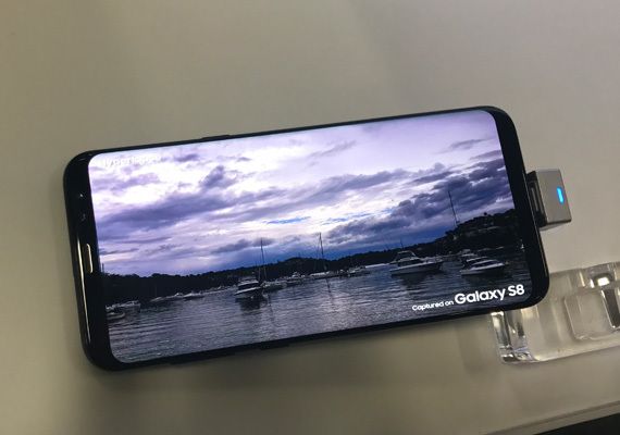 The Galaxy S8+ screen looks “alive.” 