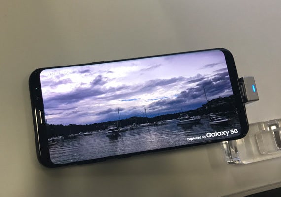 The Galaxy S8+ screen looks “alive.”