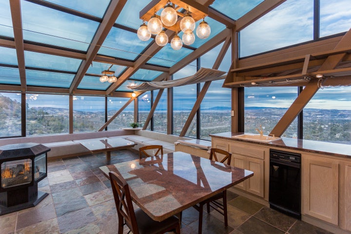 In the kitchen, residents can eat with a view of the Arizonian mountains.