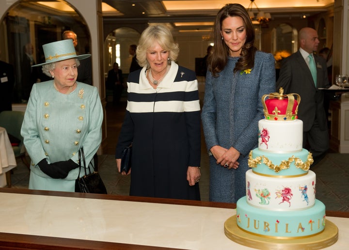 Former Royal Chef Reveals Queen Elizabeth's Fave Birthday Cake That's Been  In The Family For Years 