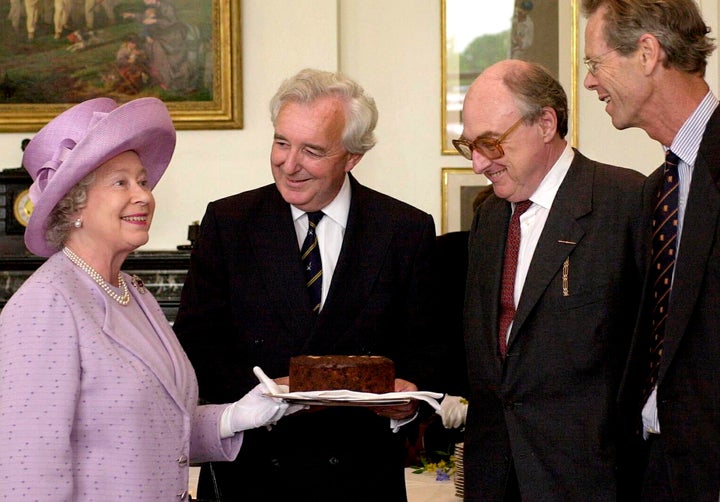 The queen presenting a Dundee Cake.