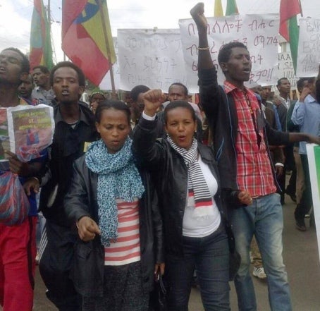 Ethnic Oromo students rally together as they demand the end of foreign land grabs marching with placards on the streets of Addis Ababa, Ethiopia in 2014. Image: FlickrCC