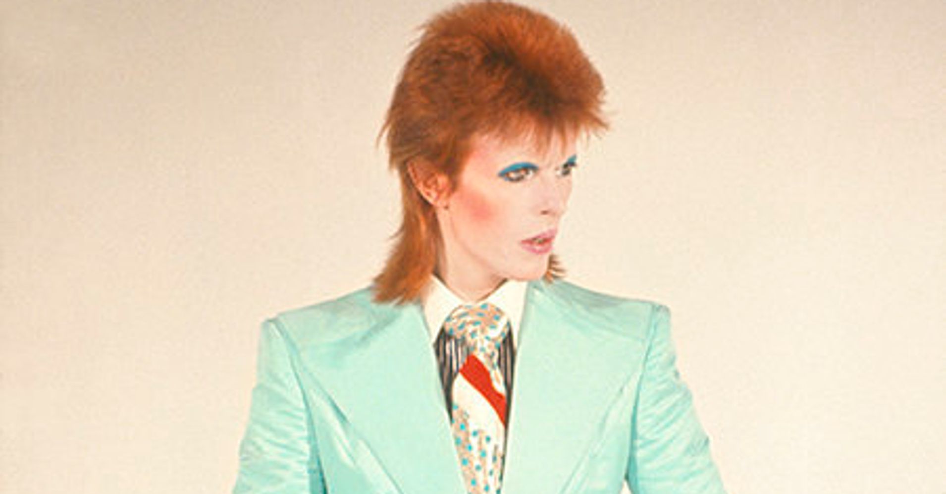 David Bowie Is As Iconic As Ever In These Eclectic Glamour Shots Huffpost 4919