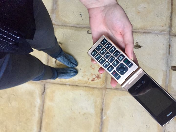 Old school flip phone -designed for ‘the elderly’ in mind