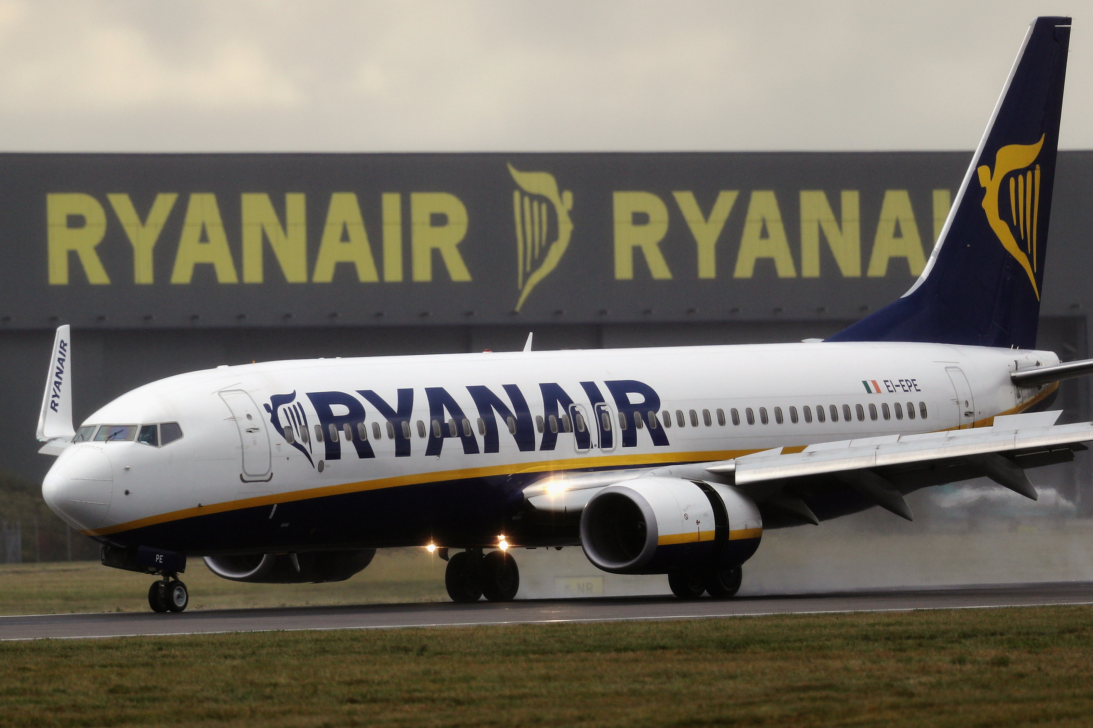 Ryanair Says It 'Will Be Forced To Stop UK Flights' If Theresa May ...