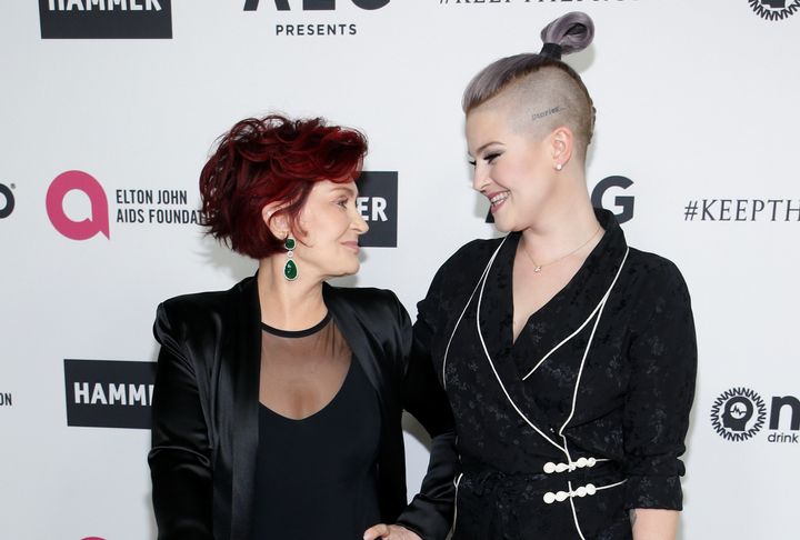 Kelly Osbourne (R) and her mother Sharon