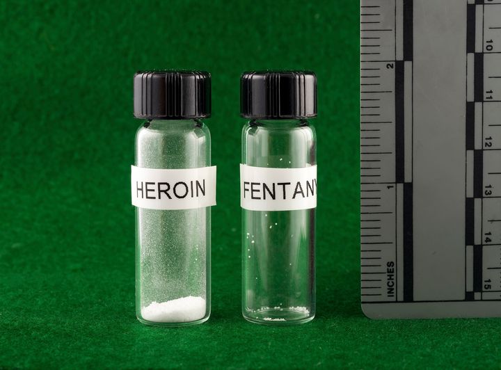 Image showing lethal doses of heroin (left) and fentanyl (right)